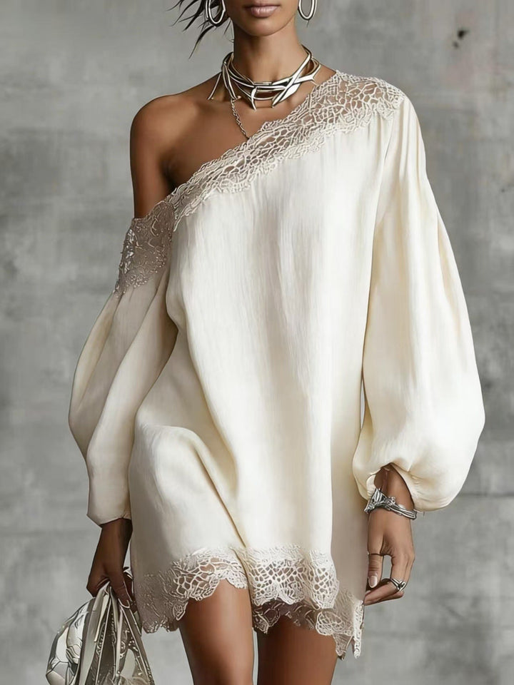 Abito casual con spalle scoperte, dettagli in pizzo e maniche lunghe